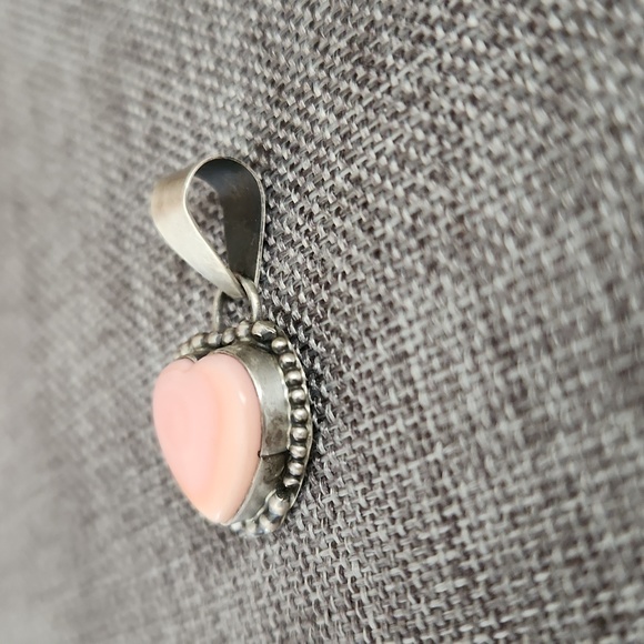 Adorable NWOT Native American Navajo Pink Conch Heart Pendant 💗🐚 - Picture 3 of 8